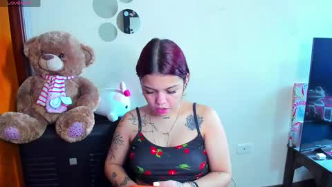 Snapshot of emma_boo_ chatting on May 11, 2026, 2:45 pm emma_boo_ online show from May 11, 2026, 2:45 pm