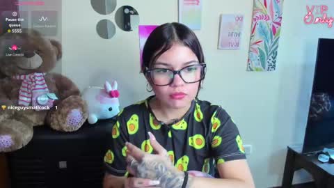 Snapshot of emma_boo_ chatting on June 6, 2026, 2:44 pm emma_boo_ online show from June 6, 2026, 2:44 pm