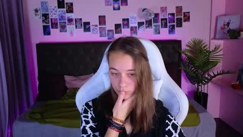 emma_chaser online show from November 17, 2025, 2:06 am