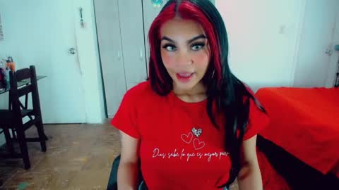 Snapshot of emma_diva chatting on June 1, 2026, 11:17 pm emma online show from June 1, 2026, 11:17 pm