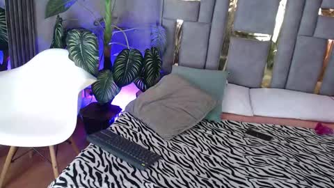 Valeria  online show from October 24, 2025, 1:18 pm