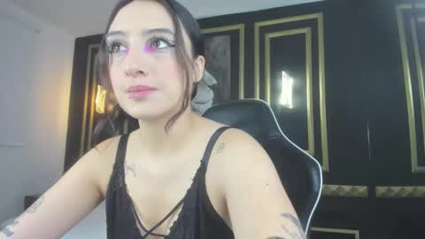 Snapshot of emma_hiltonn_ chatting on February 17, 2026, 1:35 am E M M A online show from February 17, 2026, 1:35 am