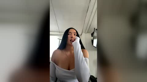 Snapshot of emma_johnson_ chatting on June 4, 2026, 4:24 pm emma_johnson_ online show from June 4, 2026, 4:24 pm