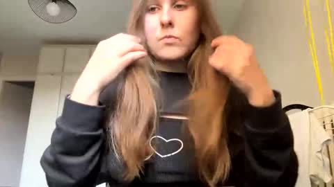 emma_just online show from February 12, 2025, 1:06 pm