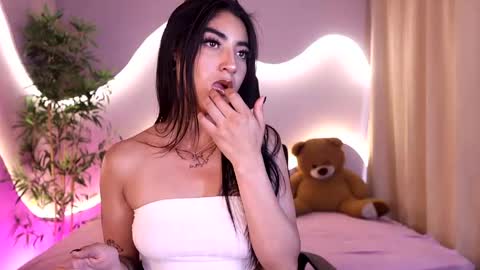 Snapshot of emma_lirys chatting on April 25, 2026, 9:45 pm Emma online show from April 25, 2026, 9:45 pm