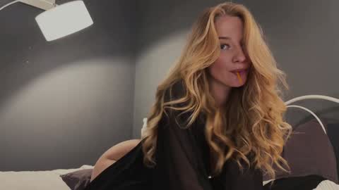 Snapshot of emma_lov2 chatting on February 6, 2025, 4:14 pm Emma Voss online show from February 6, 2025, 4:14 pm