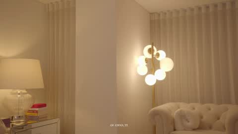 emma_lu1 online show from October 18, 2025, 10:32 pm