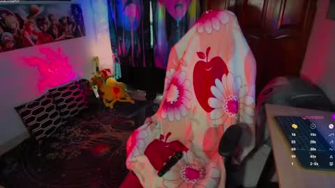 Snapshot of emma_luna059 chatting on May 12, 2026, 7:11 pm LUNA online show from May 12, 2026, 7:11 pm