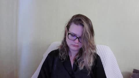 emma_misty_ online show from November 7, 2025, 11:43 am