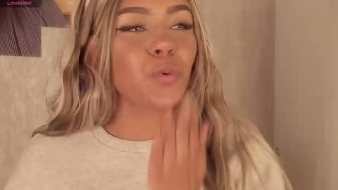 Emma Morgann online show from February 24, 2025, 11:54 am