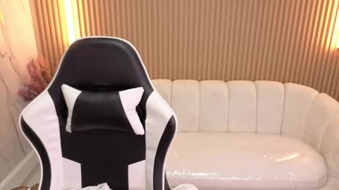 Emma online show from September 19, 2025, 3:24 pm