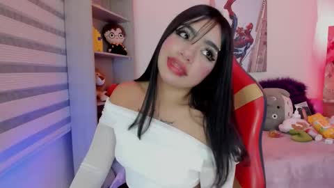 EMMA  online show from December 18, 2025, 1:33 am