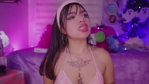 EMMA  online show from October 7, 2025, 8:06 pm