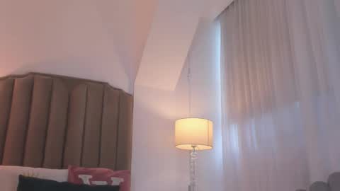 Snapshot of emma_torres__ chatting on March 4, 2026, 12:11 pm Ema online show from March 4, 2026, 12:11 pm