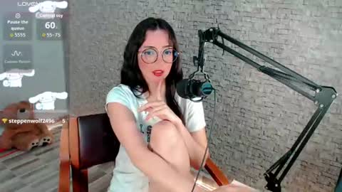 Snapshot of emma_unu chatting on June 26, 2026, 3:00 am Emma online show from June 26, 2026, 3:00 am