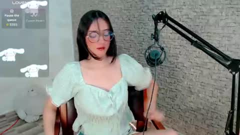 Snapshot of emma_unu chatting on July 14, 2026, 2:49 am Emma online show from July 14, 2026, 2:49 am