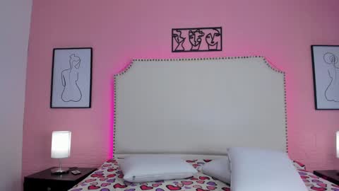 emma_whitee_ online show from October 13, 2025, 1:11 pm