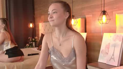 EmmaCamm online show from October 19, 2025, 9:43 am