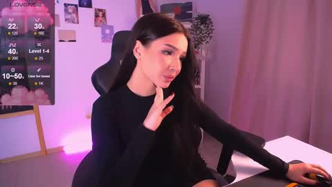 Snapshot of emmakeam_ chatting on December 4, 2024, 6:33 am Emma online show from December 4, 2024, 6:33 am