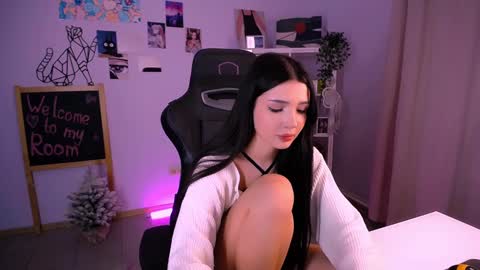 Snapshot of emmakeam_ chatting on December 18, 2024, 1:23 pm Emma online show from December 18, 2024, 1:23 pm