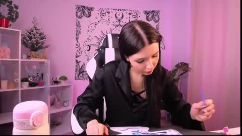 Snapshot of emmakeam_ chatting on December 27, 2024, 6:46 am Emma online show from December 27, 2024, 6:46 am