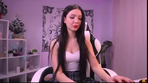 Snapshot of emmakeam_ chatting on December 28, 2024, 4:19 am Emma online show from December 28, 2024, 4:19 am