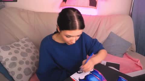 Snapshot of emmakeam_ chatting on January 17, 2025, 9:39 am Emma online show from January 17, 2025, 9:39 am