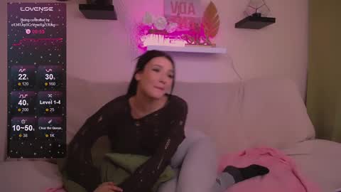 Snapshot of emmakeam_ chatting on January 31, 2025, 8:11 am Emma online show from January 31, 2025, 8:11 am