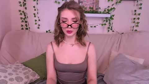 Snapshot of emmakeam_ chatting on September 10, 2025, 7:30 am Emma online show from September 10, 2025, 7:30 am