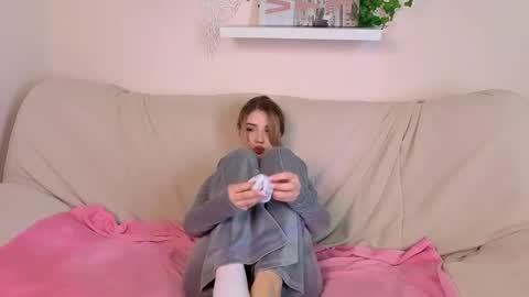 Snapshot of emmakeam_ chatting on October 10, 2025, 4:11 am Emma online show from October 10, 2025, 4:11 am