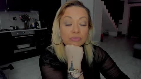 Emma online show from November 22, 2025, 11:26 pm