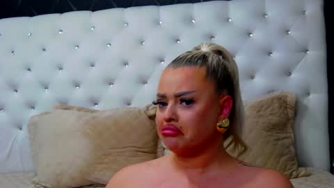 Emma Mavis online show from January 30, 2025, 2:15 pm