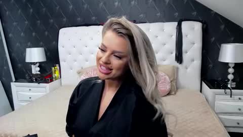 Emma Mavis online show from October 19, 2025, 4:57 am