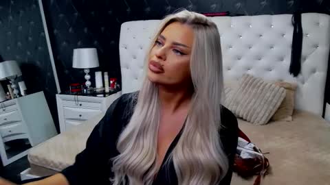 Emma Mavis online show from November 28, 2025, 7:11 am