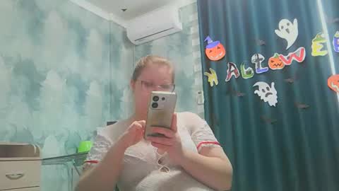 emmamelody online show from November 1, 2025, 9:00 am