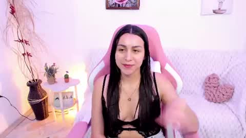 Snapshot of emmamyers_ chatting on June 20, 2026, 12:36 am Emma online show from June 20, 2026, 12:36 am