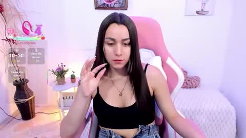Snapshot of emmamyers_ chatting on June 27, 2026, 10:48 pm Emma online show from June 27, 2026, 10:48 pm