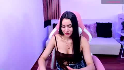 Snapshot of emmamyers_ chatting on July 31, 2026, 12:32 am Emma online show from July 31, 2026, 12:32 am