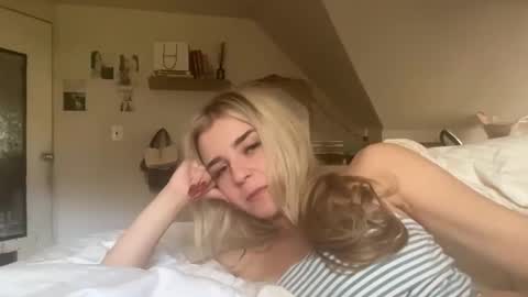 EmmaAngel online show from November 5, 2025, 3:34 pm