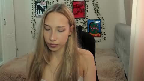 Snapshot of emmarayder chatting on July 8, 2026, 11:37 am Emma online show from July 8, 2026, 11:37 am