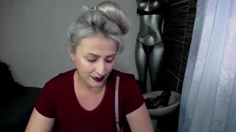 Snapshot of emmarizzoo chatting on June 3, 2026, 8:47 pm Emma online show from June 3, 2026, 8:47 pm