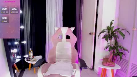 Emma Russell online show from November 20, 2025, 11:04 pm