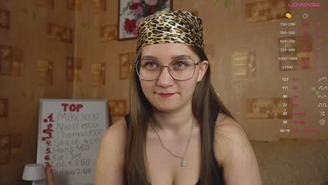 Mia online show from February 7, 2025, 3:08 pm