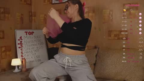 Mia online show from February 21, 2025, 5:09 pm