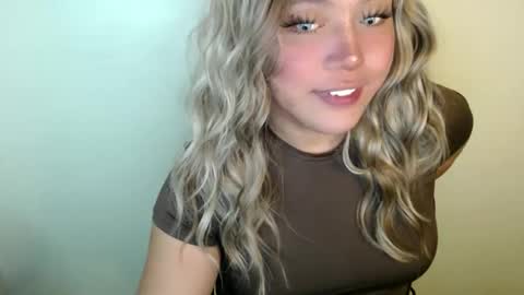 YourDreamGirl Emma  online show from September 25, 2025, 4:32 pm