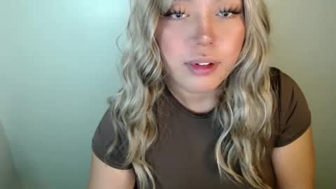 YourDreamGirl Emma  online show from September 26, 2025, 4:38 am