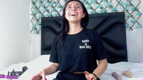  Emma  online show from December 1, 2025, 3:28 pm