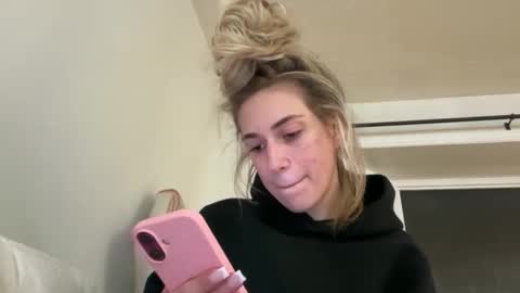 emmbella online show from March 20, 2026, 1:54 am