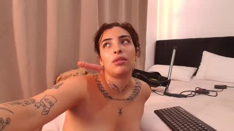 emmi_11 online show from February 14, 2026, 12:35 pm