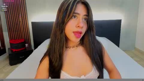 Snapshot of emmi_collins chatting on June 9, 2026, 9:15 pm emmi_collins online show from June 9, 2026, 9:15 pm